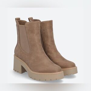 NWT Dolce Vita Hawk H2O waterproof lug sole Chelsea boot in mushroom suede